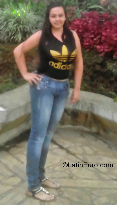 Date this hard body Colombia girl Daniela from Medellin CO25199
