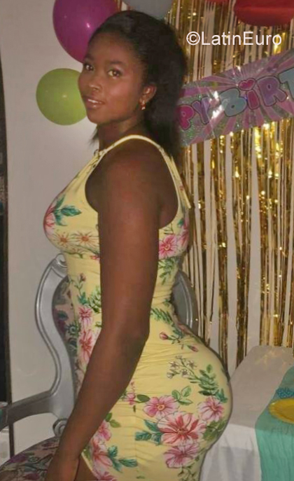 Date this gorgeous Colombia girl Yaris from Cali CO25201