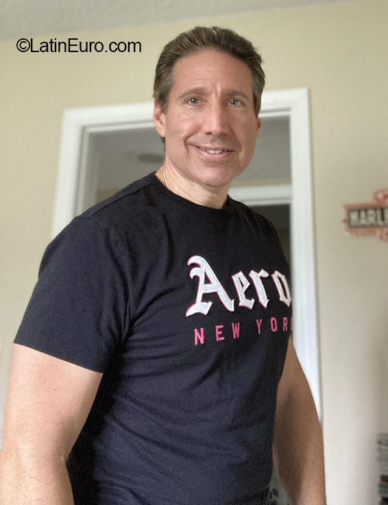Date this passionate United States man Dave from Tallahassee US19890