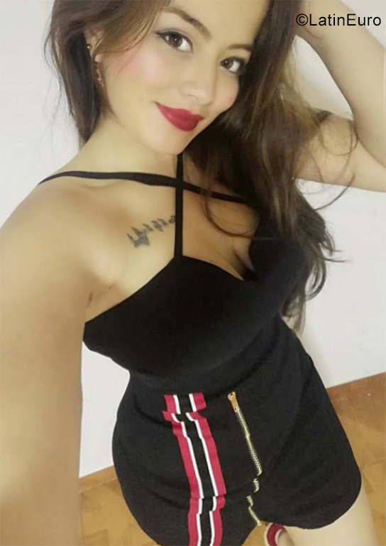 Date this young Colombia girl Naty from Bogota CO25204