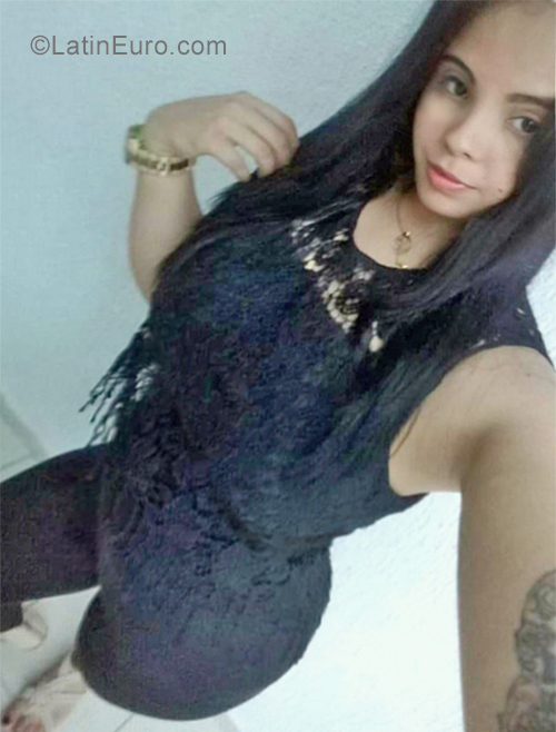 Date this hot Venezuela girl Mia from Maracaibo VE2294
