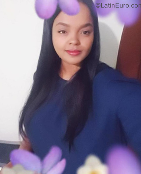 Date this exotic Dominican Republic girl Ariela from Santo Domingo DO34529