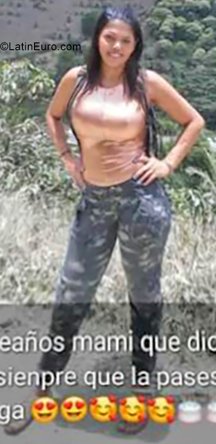 Date this passionate Venezuela girl Yorsit from Caracas VE2297