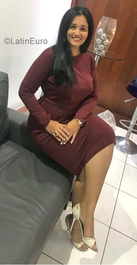 Date this foxy Dominican Republic girl Tamara from Santo Domingo DO34560