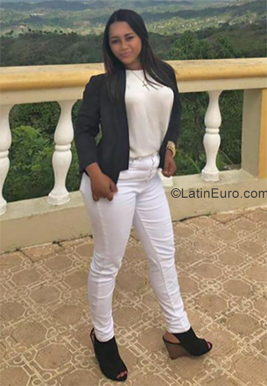 Date this tall Dominican Republic girl Erika from Santo Domingo DO34602