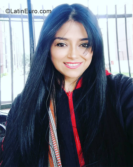 Date this attractive Colombia girl Juana from Bogota CO25271