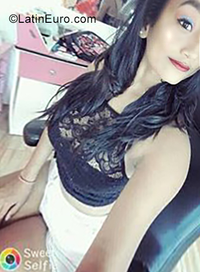 Date this happy Ecuador girl Silvia from Pedernales EC323