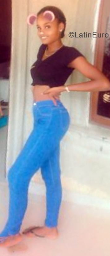 Date this georgeous Dominican Republic girl Paulina from Santo Domingo DO34652