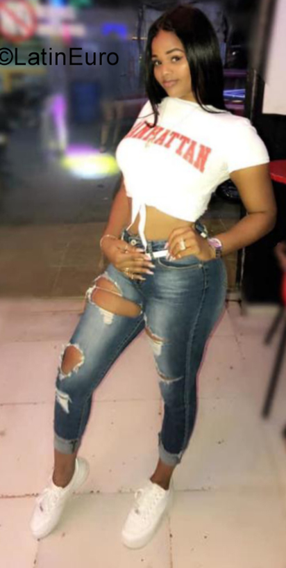 Date this nice looking Dominican Republic girl Yailisy from Santo Domingo DO34672