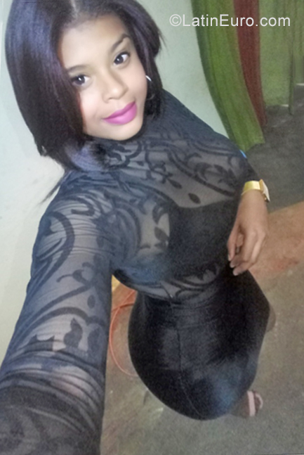 Date this hot Dominican Republic girl Oscateren from Santiago DO34675