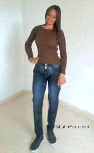 Date this funny Colombia girl Alejandra from Bogota CO25302