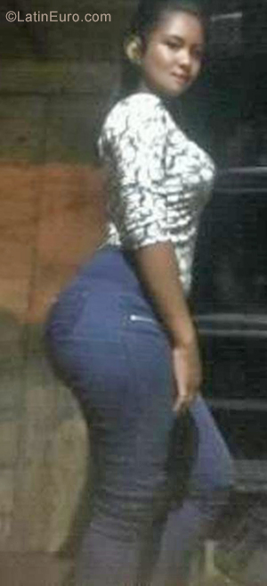 Date this happy Venezuela girl Yessica from Ciudad Guayana VE2419
