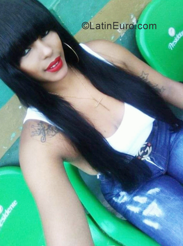 Date this good-looking Dominican Republic girl Stephanie from Santo Domingo DO34838
