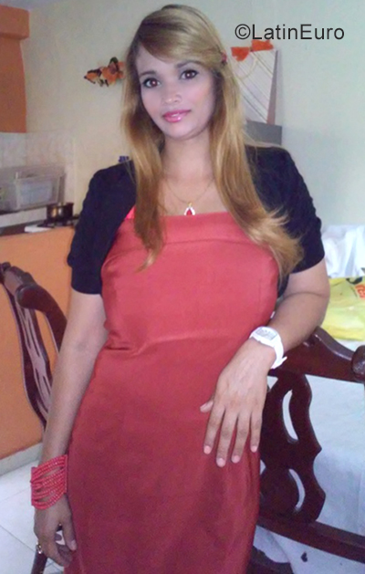 Date this hard body Dominican Republic girl Deruy from Santo Domingo Este DO34876