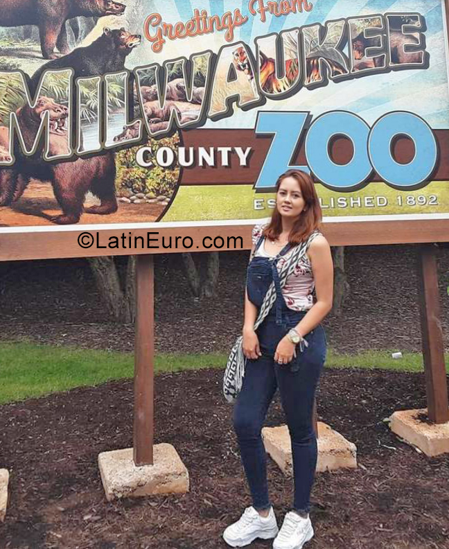 Date this foxy Colombia girl Joy from Bucaramanga CO25420