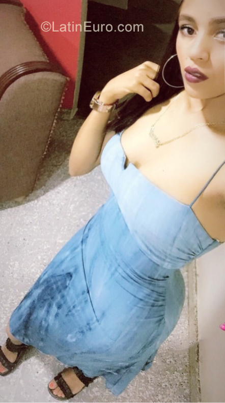 Date this good-looking Dominican Republic girl Kariny from Santiago DO34916
