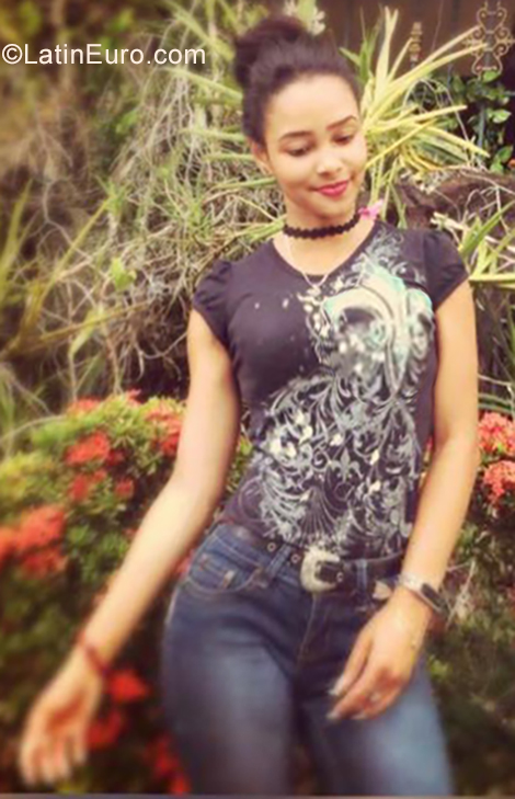 Date this beautiful Dominican Republic girl Jasileny from Santo Domingo DO34922