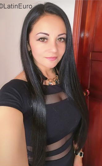 Date this happy Colombia girl Pao from Bogota CO25433