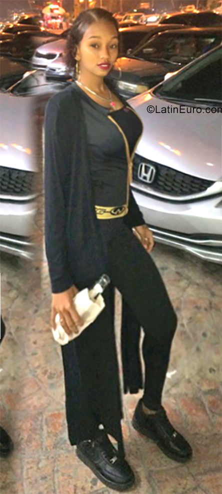 Date this athletic Dominican Republic girl Karol bebesita from Santo Domingo DO34933