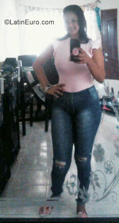 Date this young Colombia girl Yesenia from Barranquilla CO25439