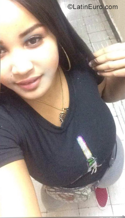Date this sensual Dominican Republic girl Winifer from Santo Domingo DO34962