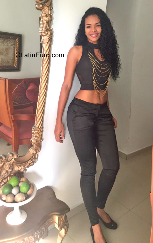 Date this voluptuous Colombia girl Sonia from Cartagena CO25454