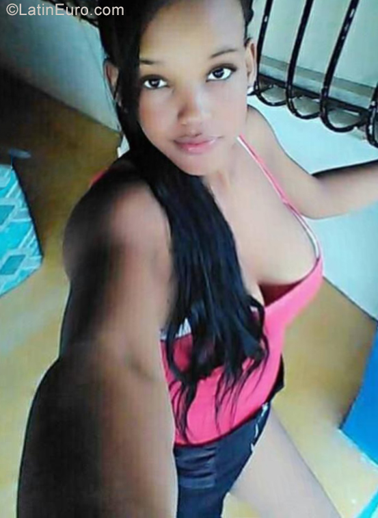 Date this nice looking Dominican Republic girl Belkis from Santiago DO34974