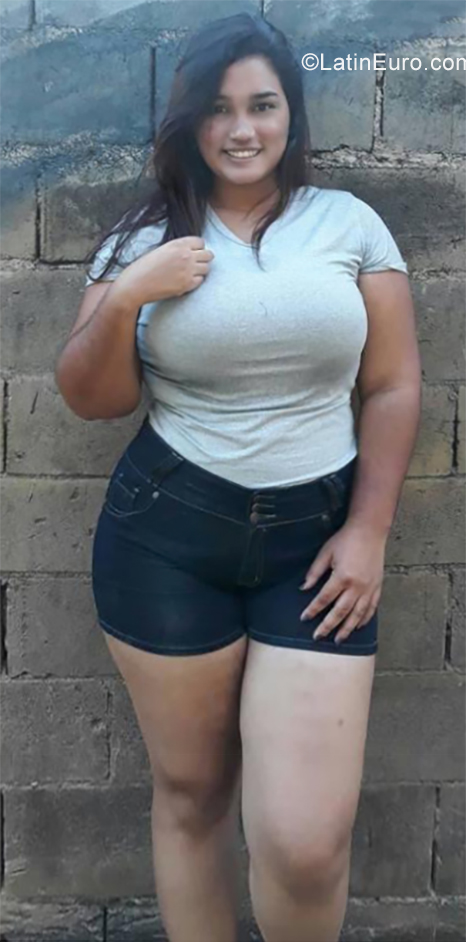 Date this foxy Venezuela girl Maria from Puerto Ordaz VE2417