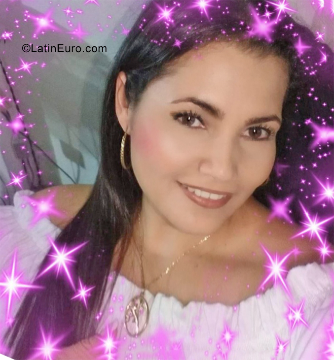 Date this voluptuous Colombia girl ESPERANZA from Bucaramanga CO25465