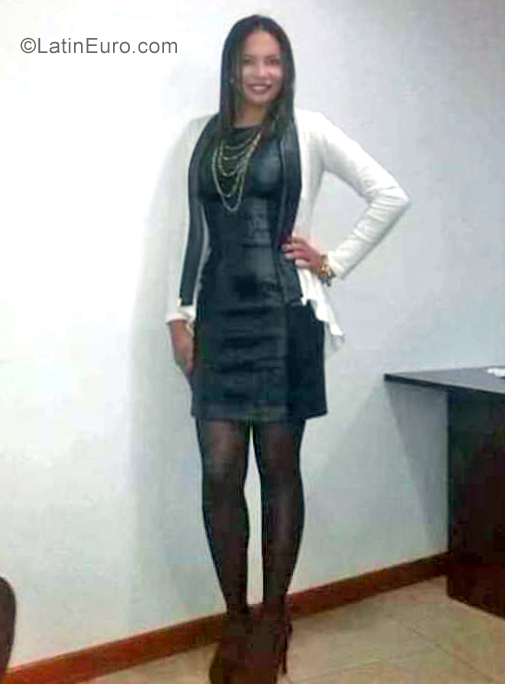 Date this pretty Colombia girl Yira from Bogota CO25478