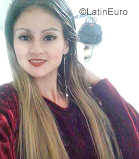 Date this lovely Colombia girl Alexandra from Bucaramanga CO25486