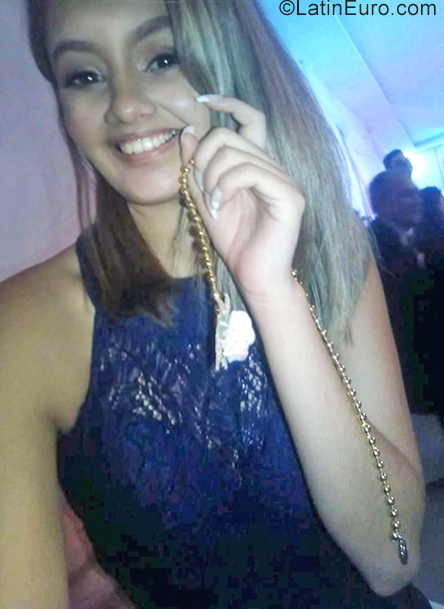 Date this gorgeous Paraguay girl Leticia from Encarnacion PY19