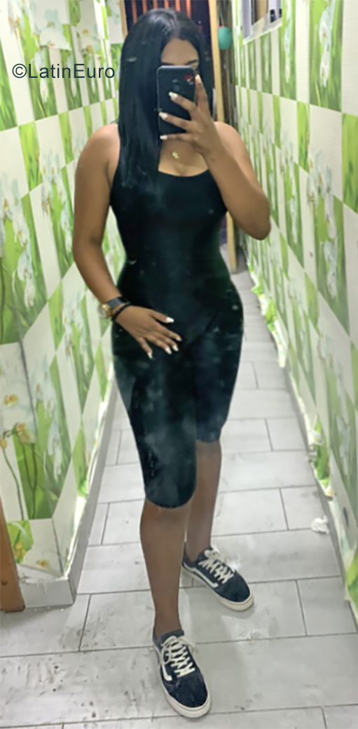 Date this nice looking Dominican Republic girl Isairia from Santo Domingo DO35038