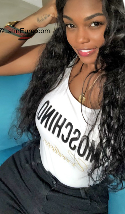Date this hard body Colombia girl Andrea from Cali CO25492
