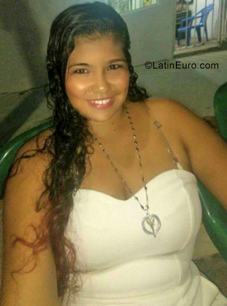 Date this cute Colombia girl Loraine from Barranquilla CO25493