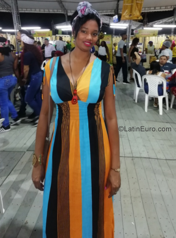 Date this gorgeous Colombia girl Alys from Cali CO25497