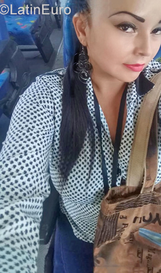 Date this hot Ecuador girl Esmeralda from Quito EC332