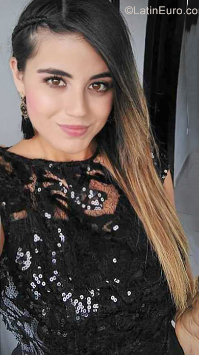 Date this young Colombia girl Laura from Medellín CO25498