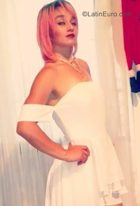 Date this foxy Colombia girl Yoembre from Medellin CO25522