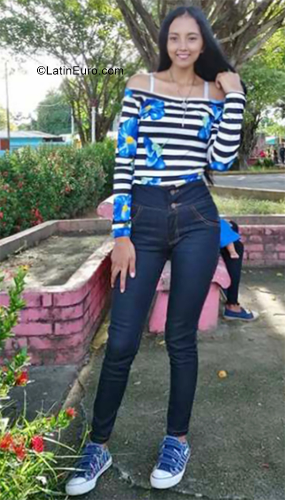 Date this funny Venezuela girl Yanexis from Caracas VE2461