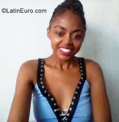 Date this lovely Brazil girl Gessica from Belo Horizonte BR10851