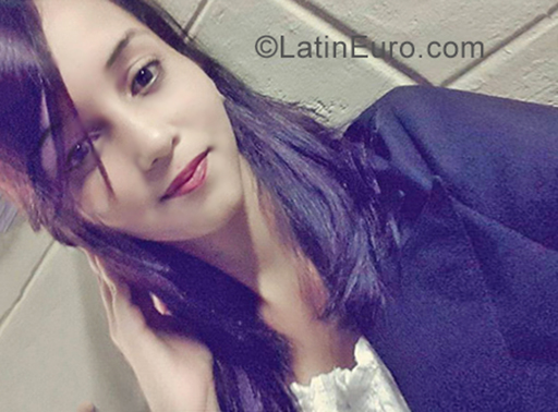 Date this sensual Dominican Republic girl Mariel from Santo Domingo DO35180