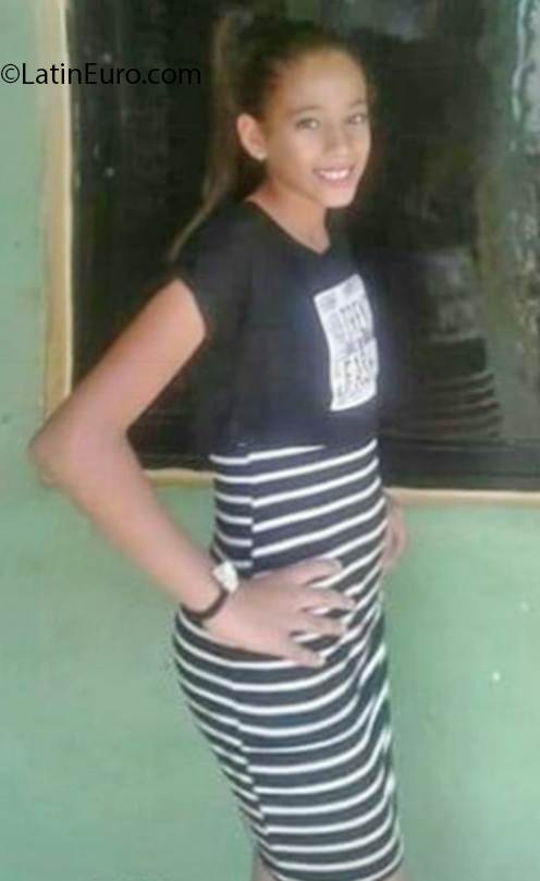 Date this cute Dominican Republic girl Bella from Santo Domingo DO35193