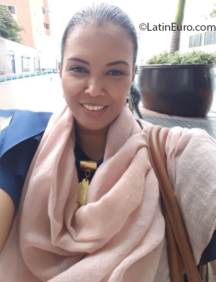 Date this stunning Colombia girl Julieta from Cali CO25566