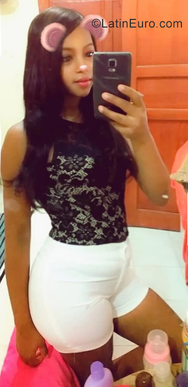 Date this exotic Dominican Republic girl Elisa from Santiago DO35223