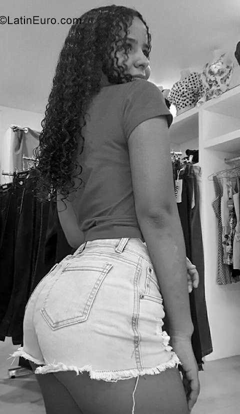 Date this delightful Colombia girl Dana from Cota CO25583