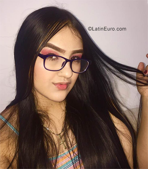 Date this hot Colombia girl Milly from Pereira CO25592