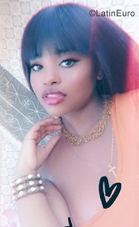 Date this attractive Brazil girl Leticia from Rio De Janeiro BR10853