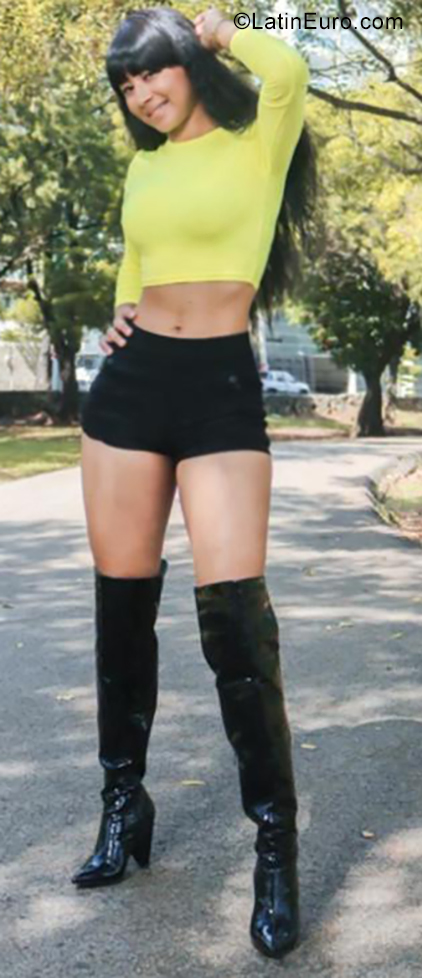 Date this foxy Dominican Republic girl Marichel from Santo Domingo DO35313