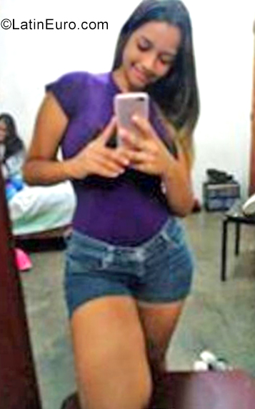 Date this tall Venezuela girl Beatriz from Cumana VE2511
